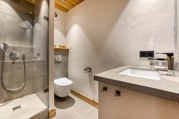 Ensuite ground-floor apartment