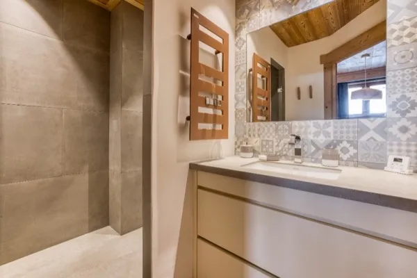 Ensuite ground-floor apartment